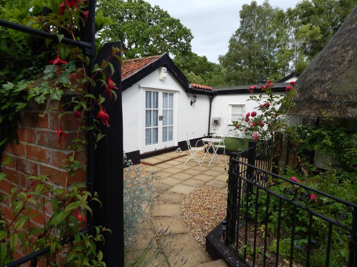Frogs Hall B&B Eye  Luaran gambar
